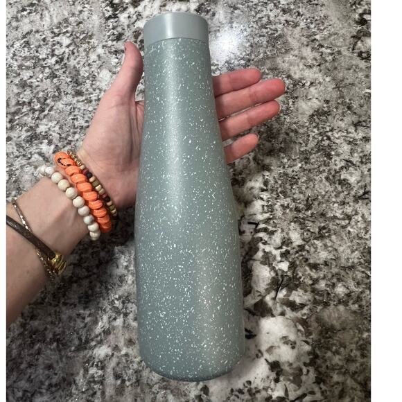 Lululemon Light Green Back to Life Sport Bottle, 24 Ounces - Picture 6 of 10